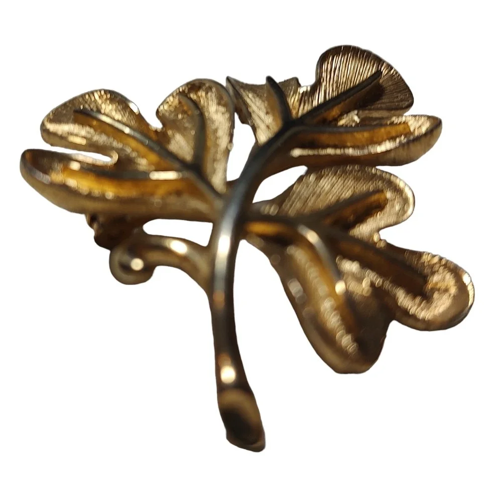 Vintage Leaf Gold Tone Brooch‎ Two Inch Granny Core Unbranded Fall Autumn